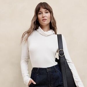 Banana Republic Soft Luxe ivory turtleneck size medium NWT